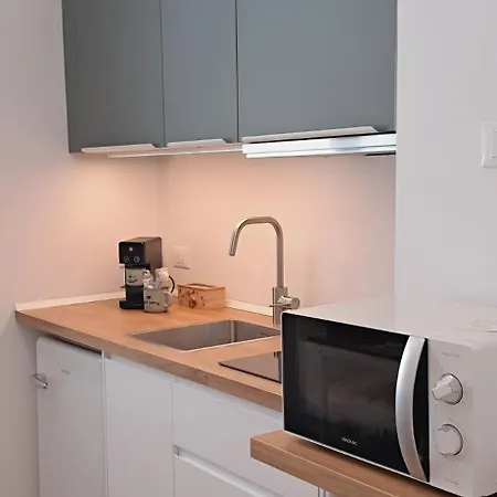Apartman Tecla 4 *