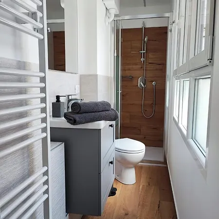Tecla 4 Apartman *